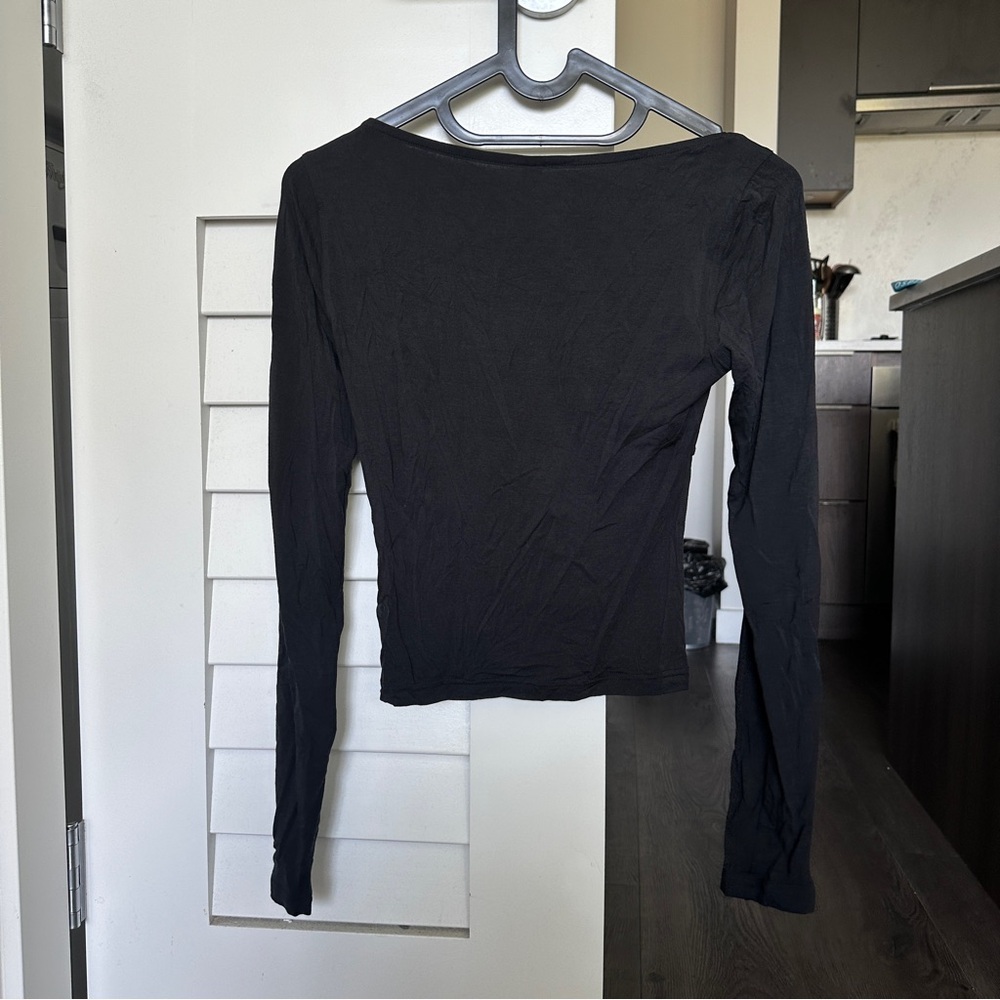 lululemon athletica Black Long Sleeve Twist Front Top - Picture 10 of 11